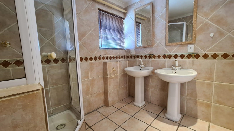 To Let 2 Bedroom Property for Rent in Kenridge Western Cape